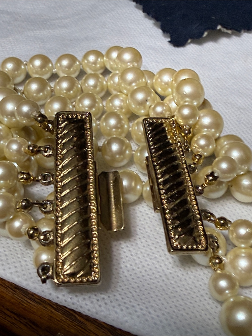 Carolee multi strand faux pear beaded bracelet 7 1/4” & screw back earrings - Picture 5 of 12